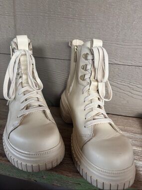 Sorel Cream Lace-Up Moto Combat Boots